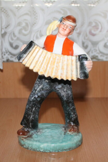 harmonikář-soška-Ditmar Urbach